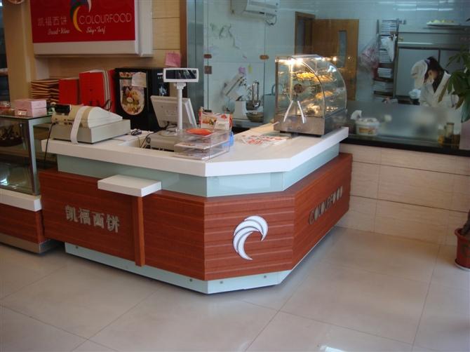 蛋糕店使用移動支付的場景